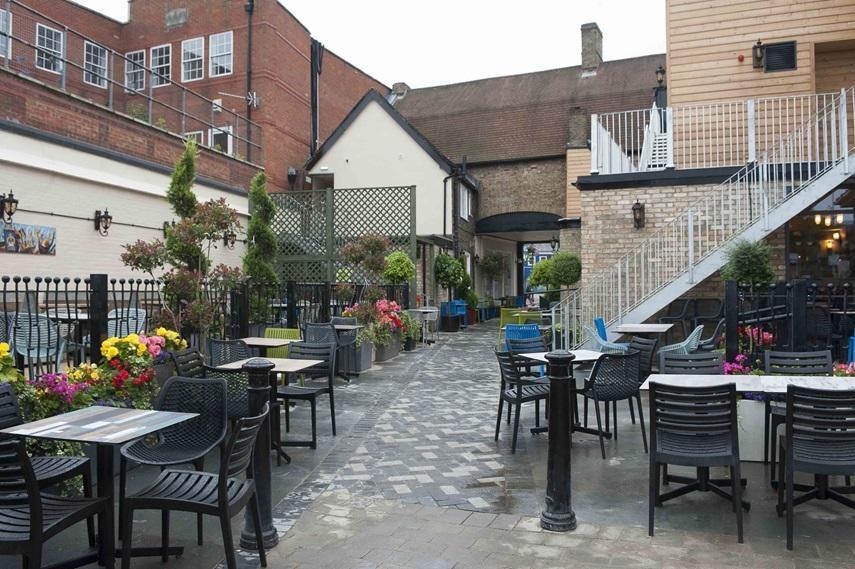 The Crown Hotel Wetherspoon Biggleswade Dış mekan fotoğraf