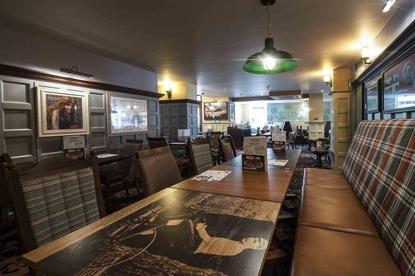 The Crown Hotel Wetherspoon Biggleswade Dış mekan fotoğraf