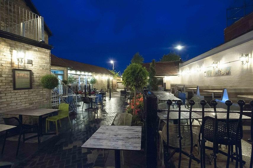 The Crown Hotel Wetherspoon Biggleswade Dış mekan fotoğraf